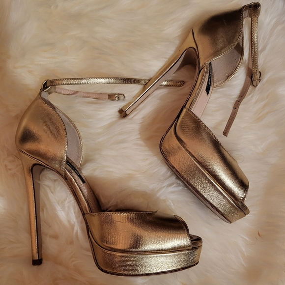 Gold platform ankle strap sandals - Picture 3 of 16